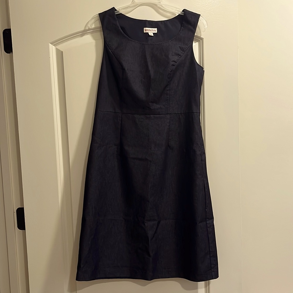 Business-style sleeveless navy dress